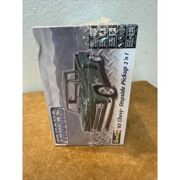 New Sealed Revell 1965 '65 Chevy Stepside Pickup 1/25 2-n-1 Kit 85-7210 - Picture 4 of 5
